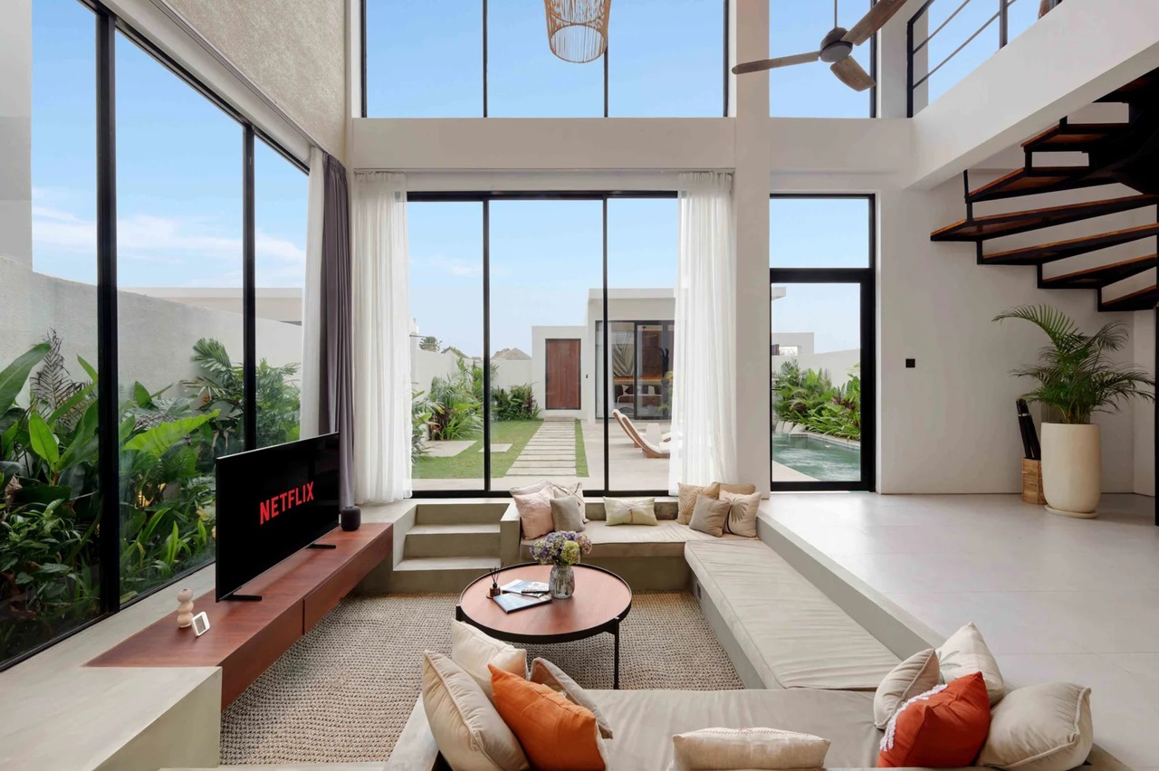Luxury 3BR Villa w/ Rooftop Pool and Oce