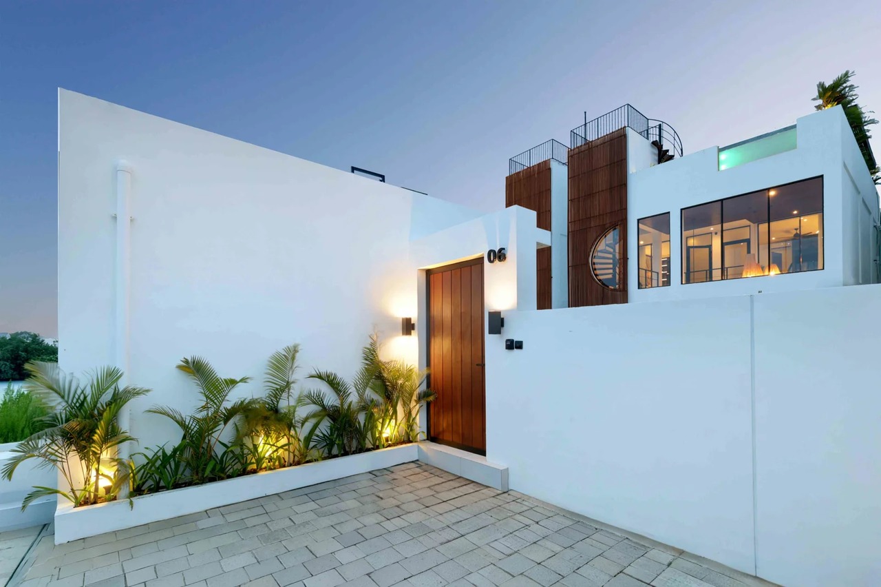 Luxury 3BR Villa w/ Rooftop Pool and Oce