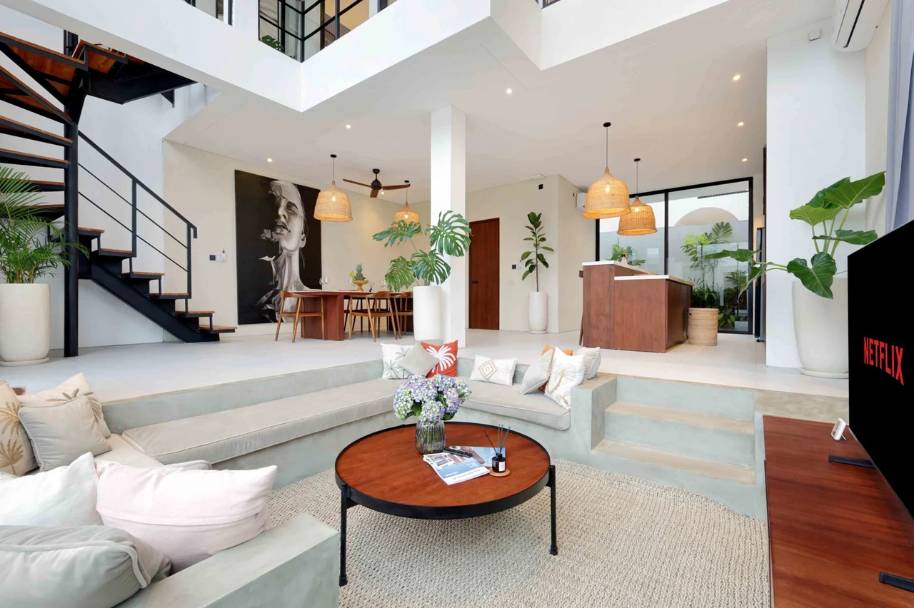 Luxury 3BR Villa w/ Rooftop Pool and Oce