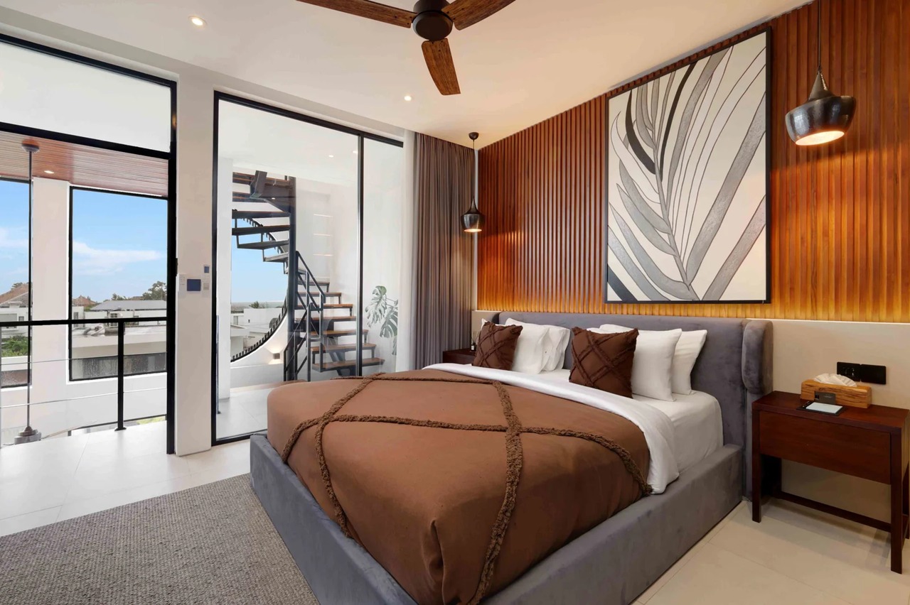Luxury 3BR Villa w/ Rooftop Pool and Oce