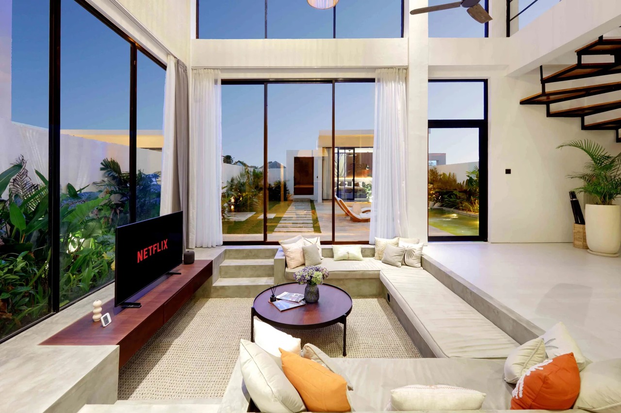 Luxury 3BR Villa w/ Rooftop Pool and Oce