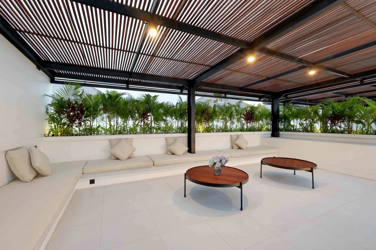Luxury 3BR Villa w/ Rooftop Pool and Oce