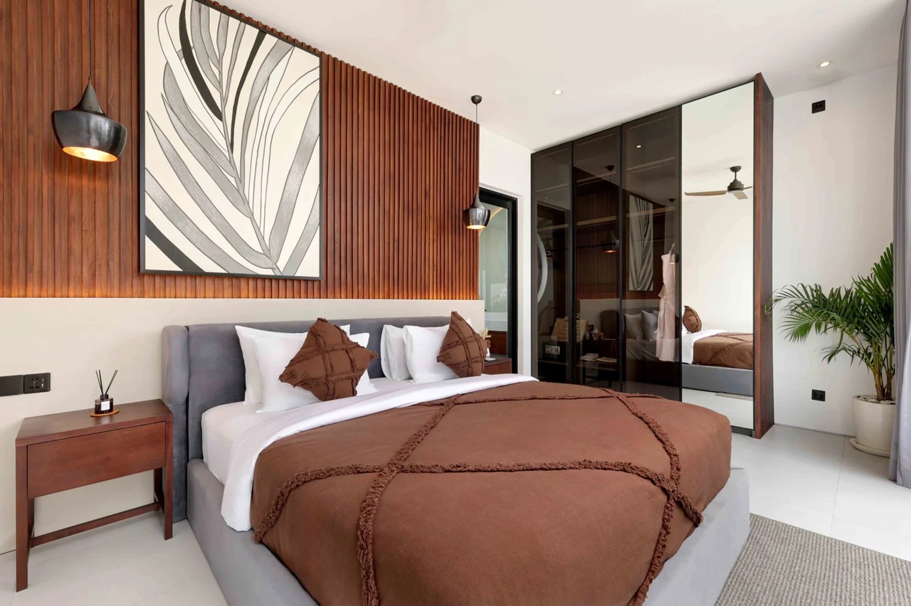 Luxury 3BR Villa w/ Rooftop Pool and Oce