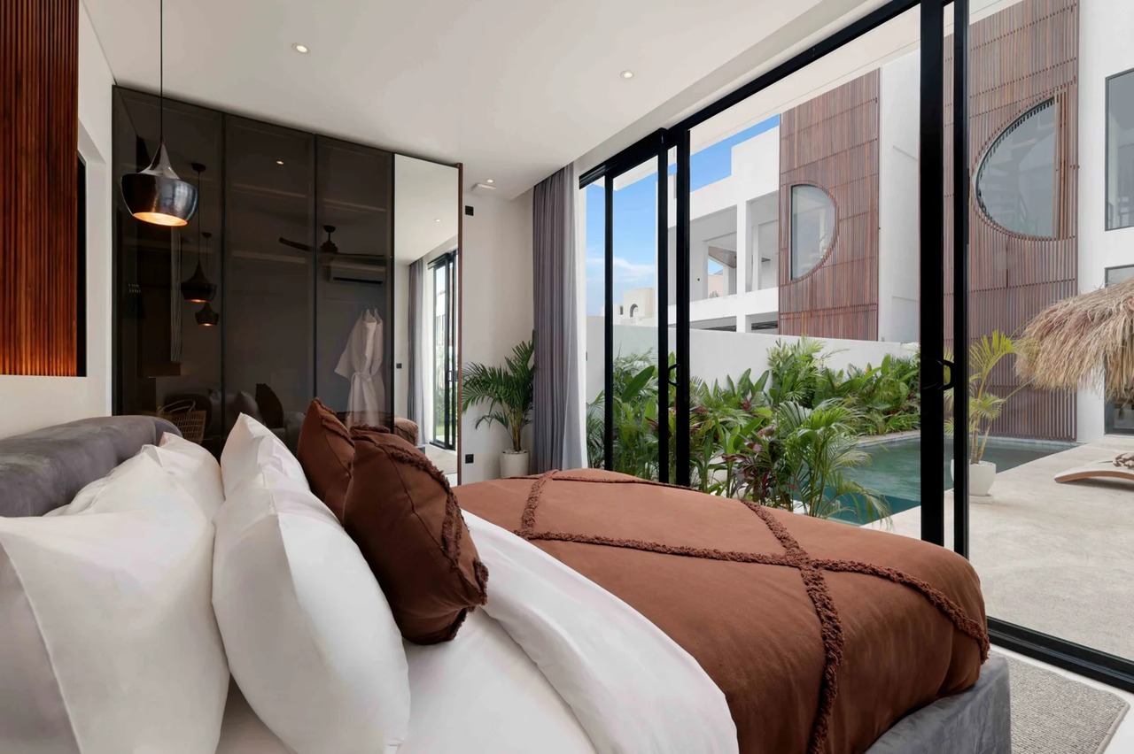Luxury 3BR Villa w/ Rooftop Pool and Oce
