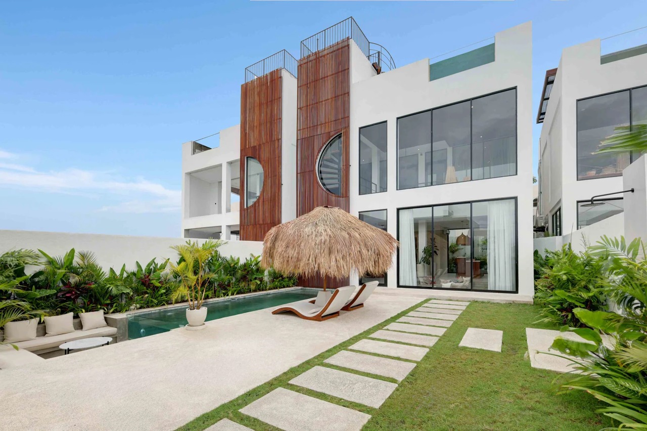 Luxury 3BR Villa w/ Rooftop Pool and Oce