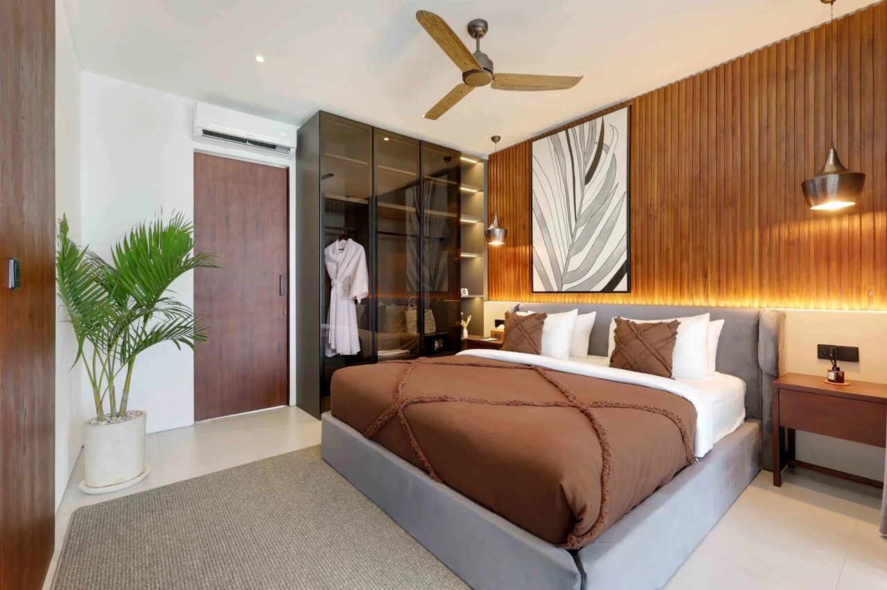 Luxury 3BR Villa w/ Rooftop Pool and Oce
