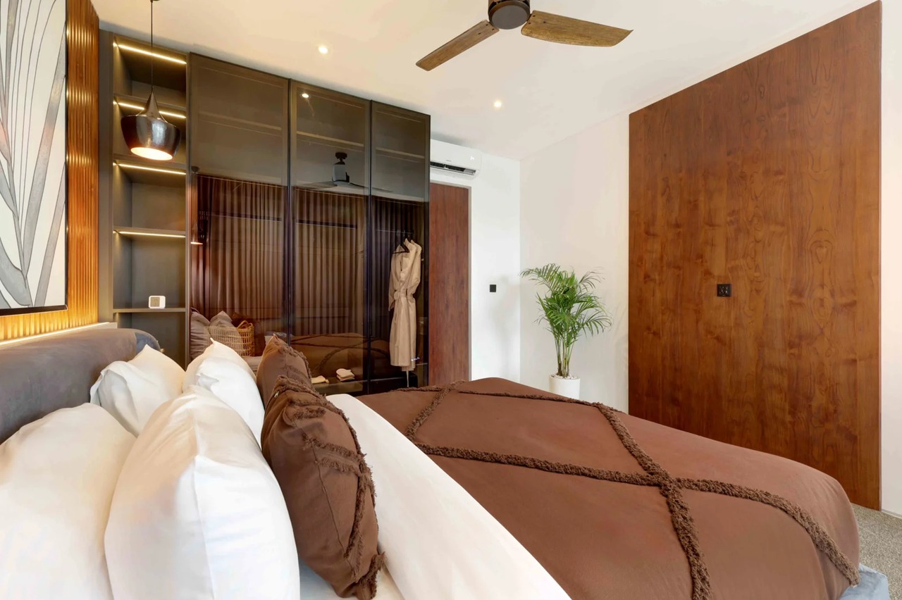 Luxury 3BR Villa w/ Rooftop Pool and Oce