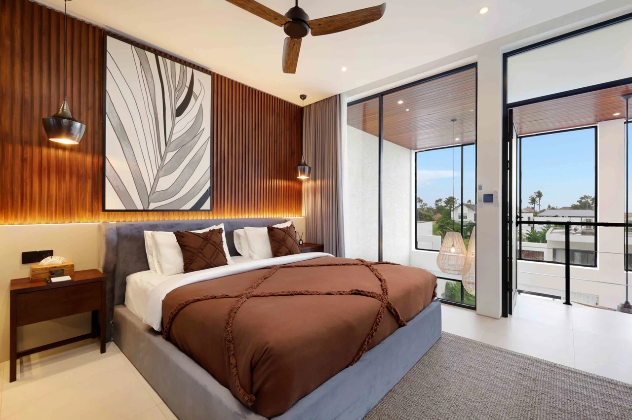 Luxury 3BR Villa w/ Rooftop Pool and Oce