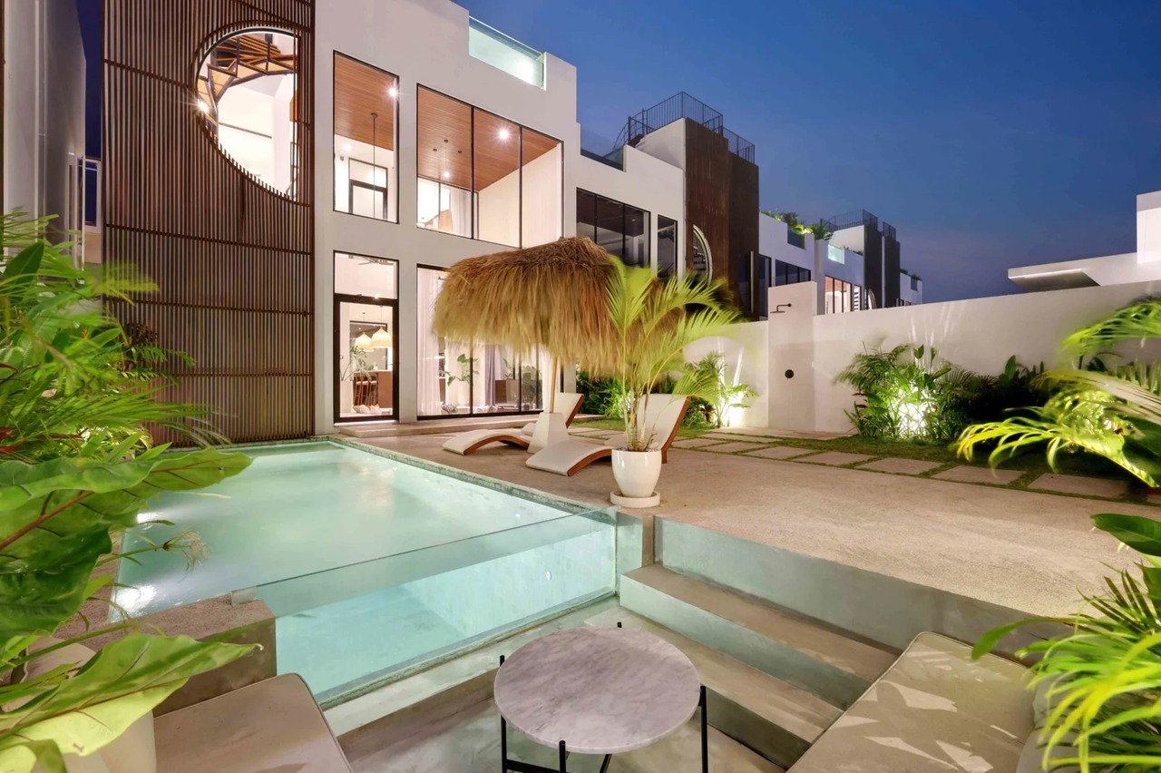 Luxury 3BR Villa w/ Rooftop Pool and Oce