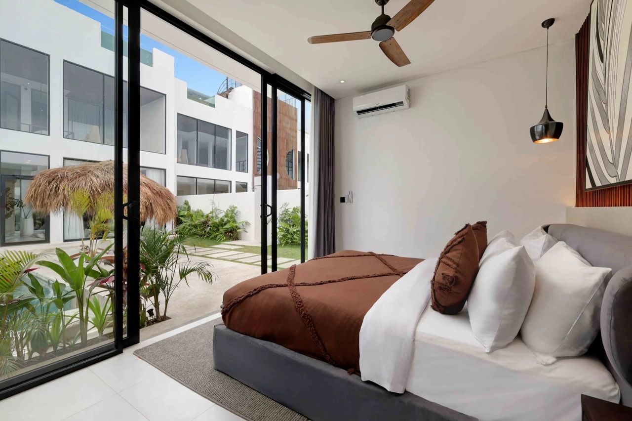Luxury 3BR Villa w/ Rooftop Pool and Oce