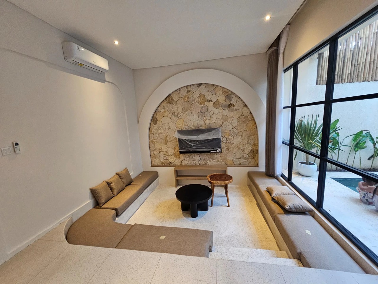 DO 85 - VILLA FOR SALE IN KEROBOKAN BALI