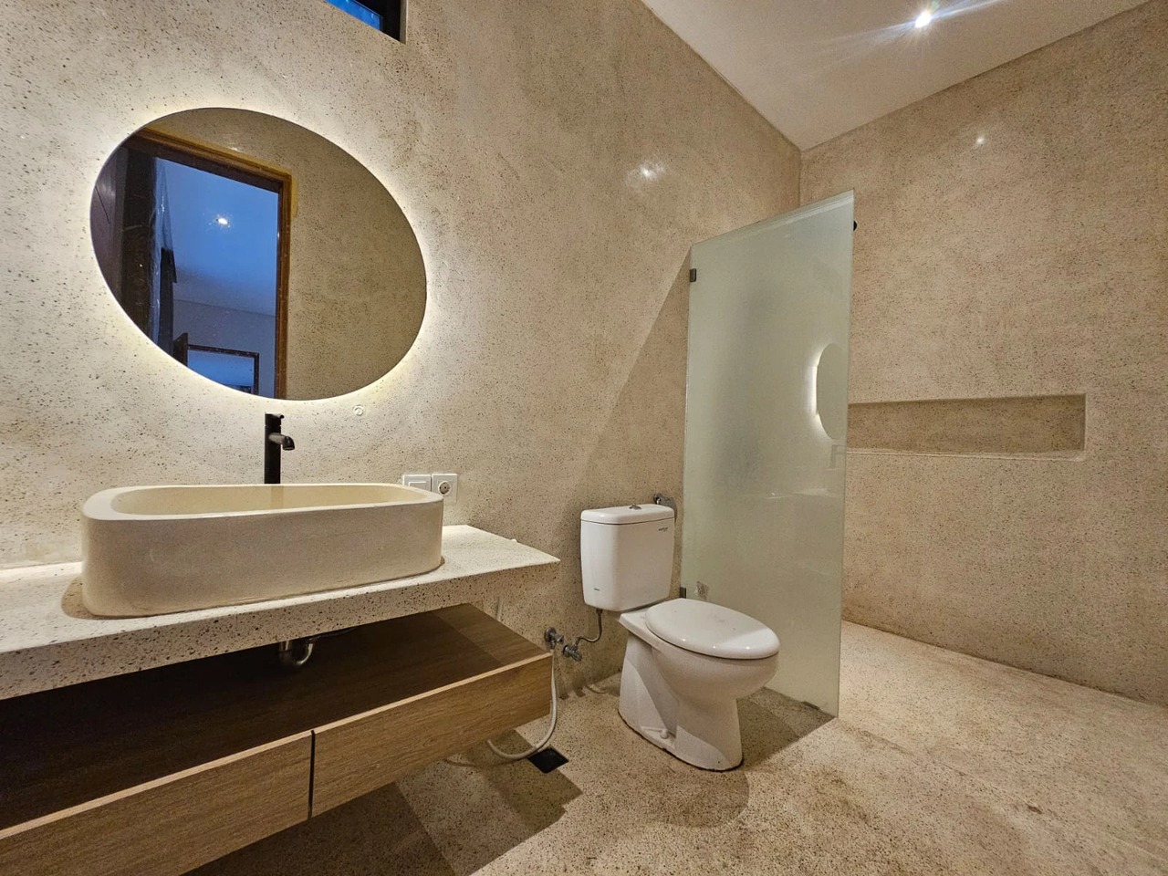 DO 85 - VILLA FOR SALE IN KEROBOKAN BALI