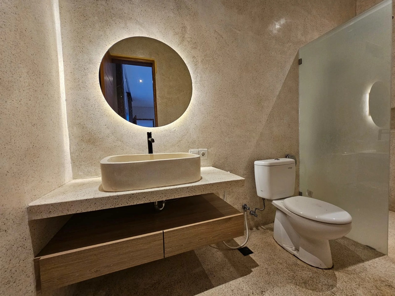 DO 85 - VILLA FOR SALE IN KEROBOKAN BALI