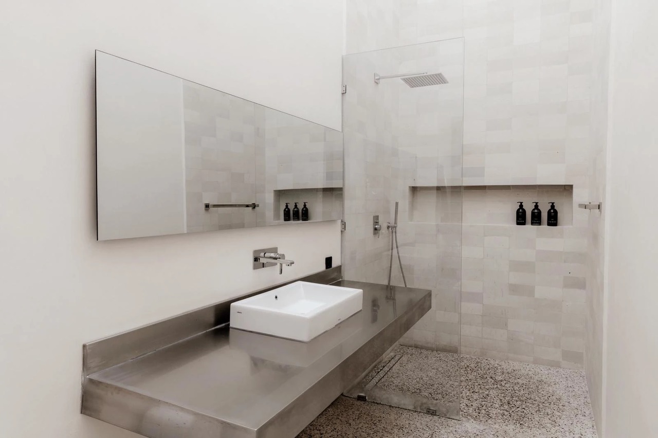1BD Designer Villa Seseh - AP004