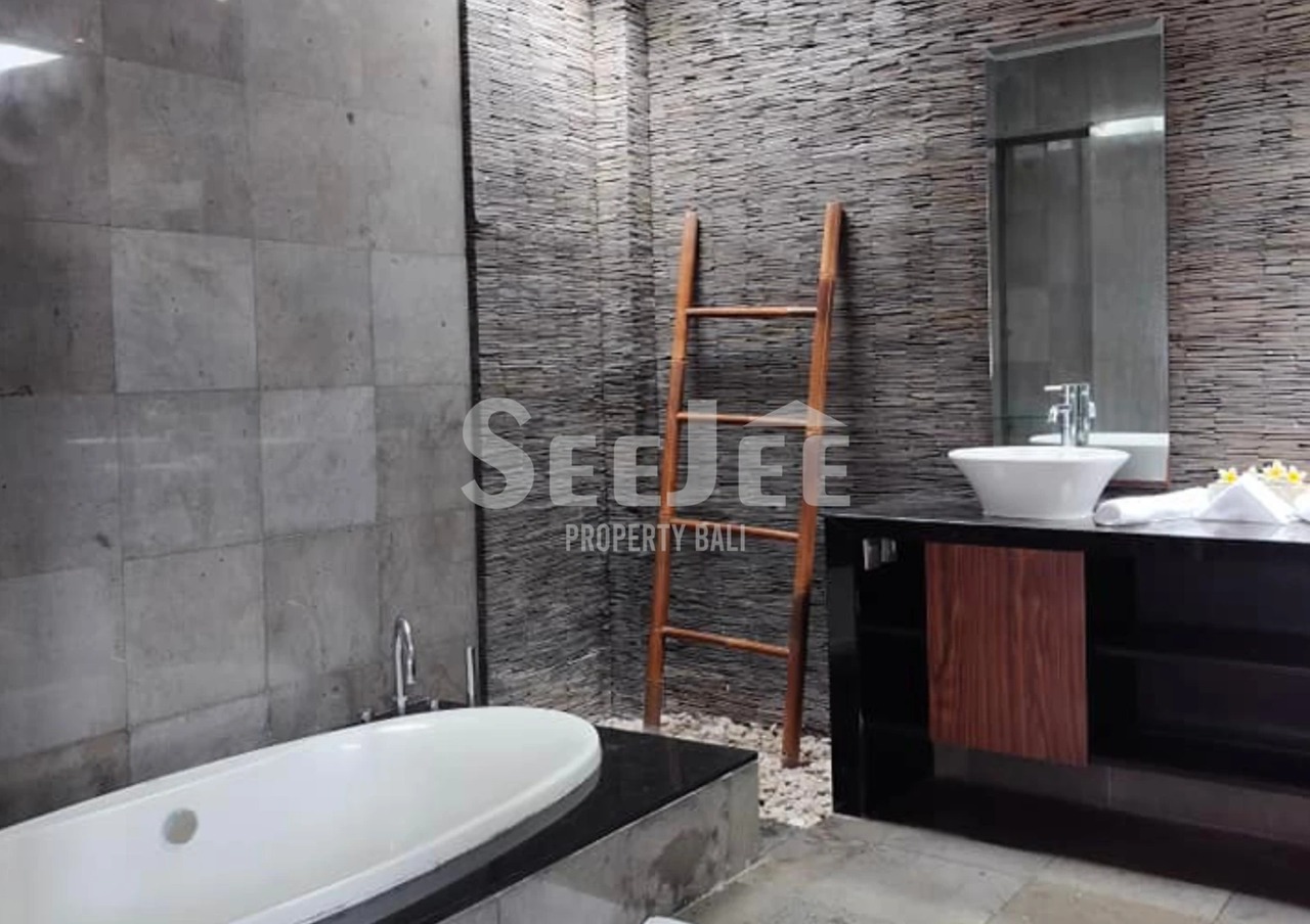 PRIVATE FREEHOLD VILLA IN SEMINYAK