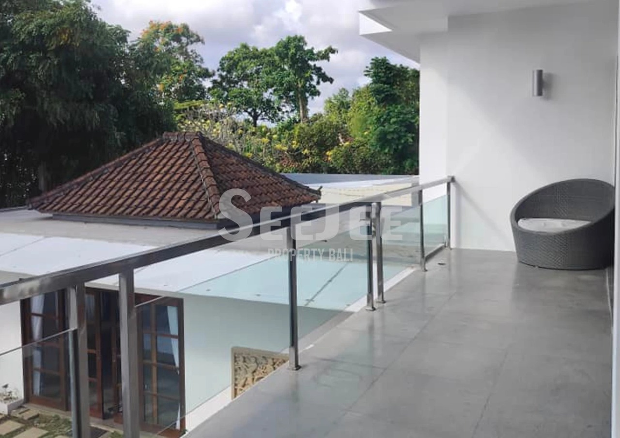 PRIVATE FREEHOLD VILLA IN SEMINYAK