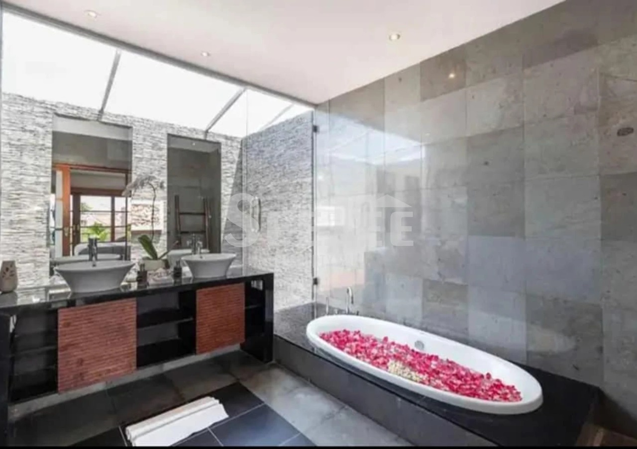 PRIVATE FREEHOLD VILLA IN SEMINYAK