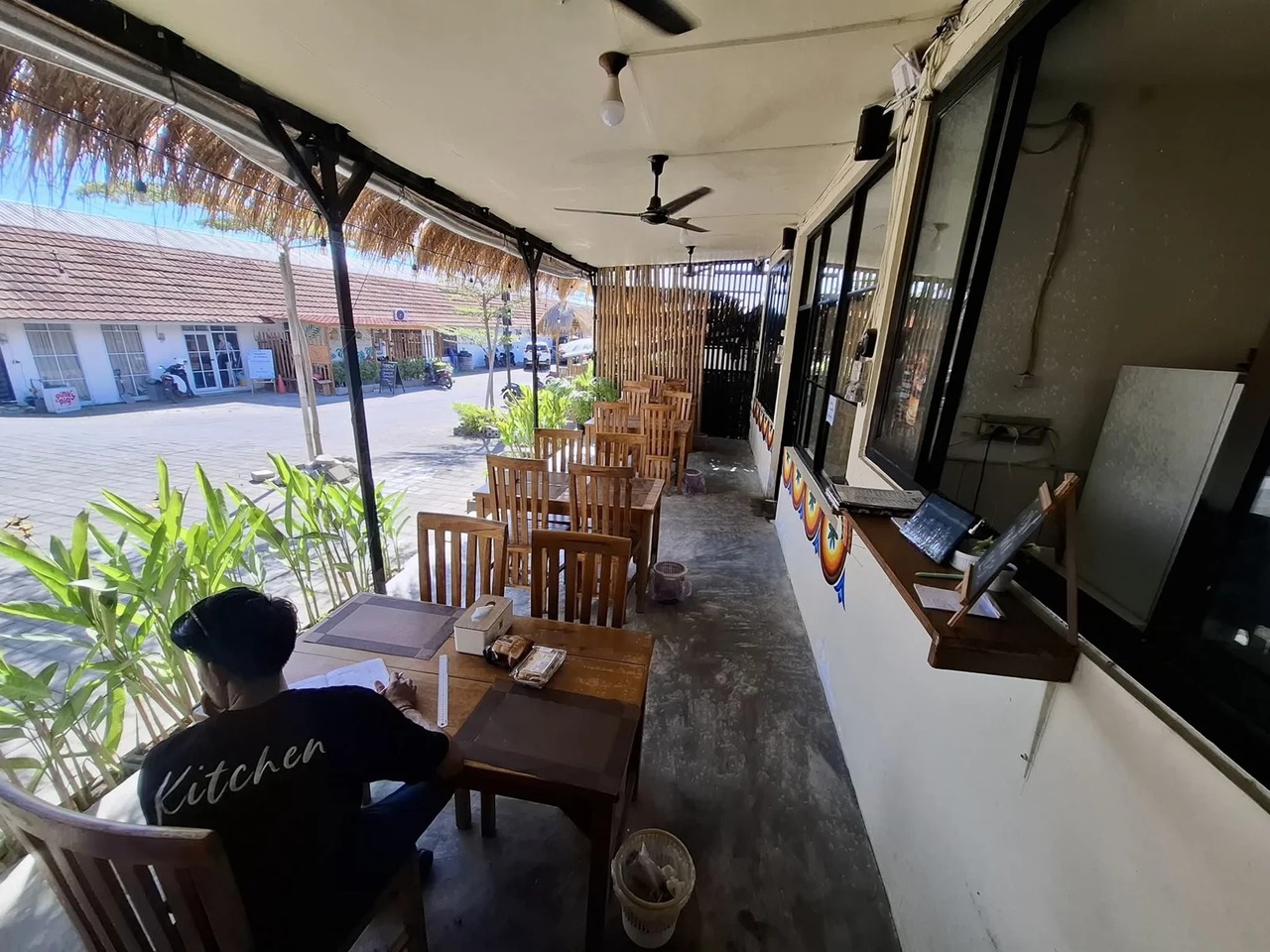 Restaurant over contract