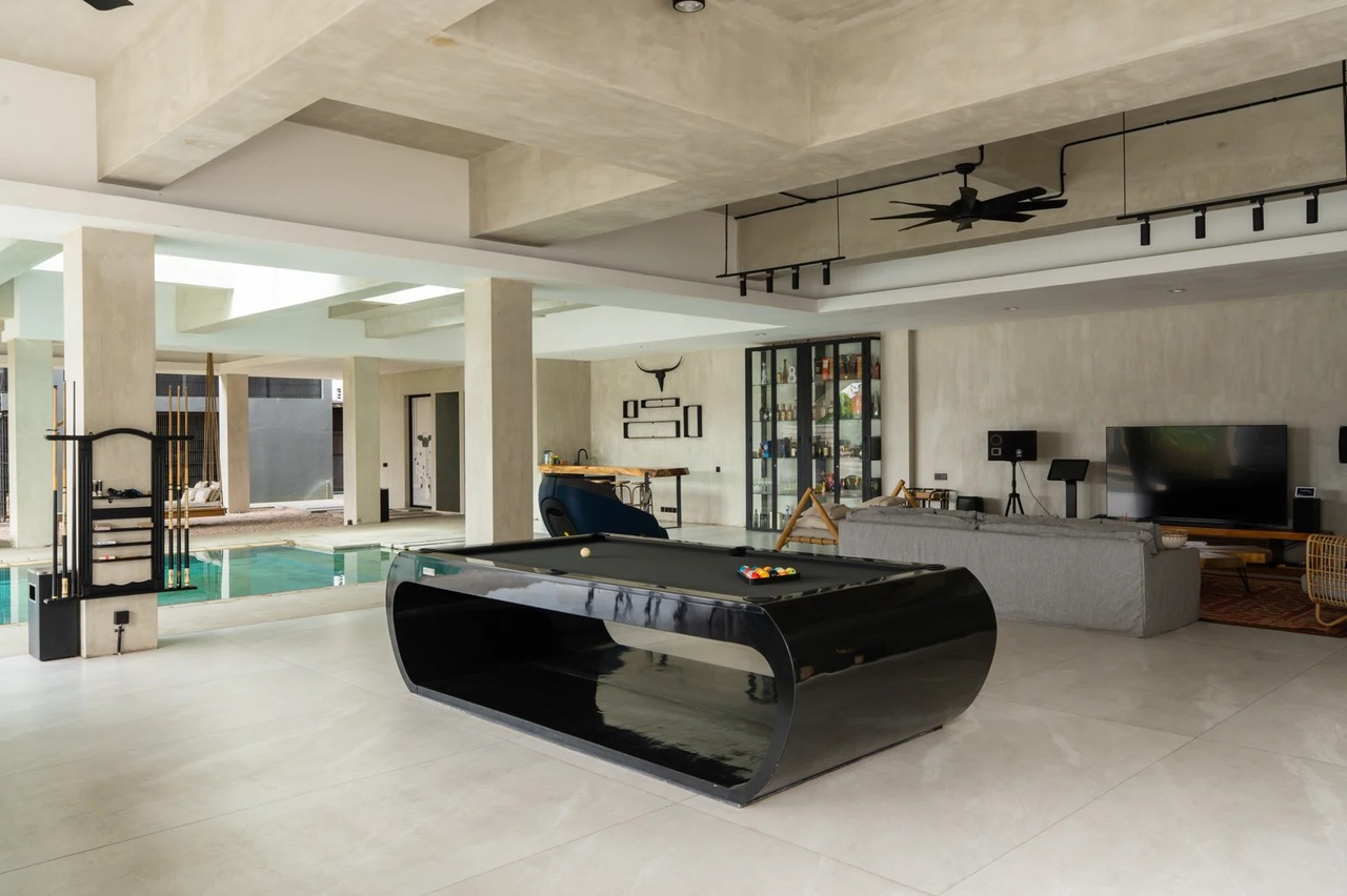 4 Bedrooms Luxury Industrial Villa