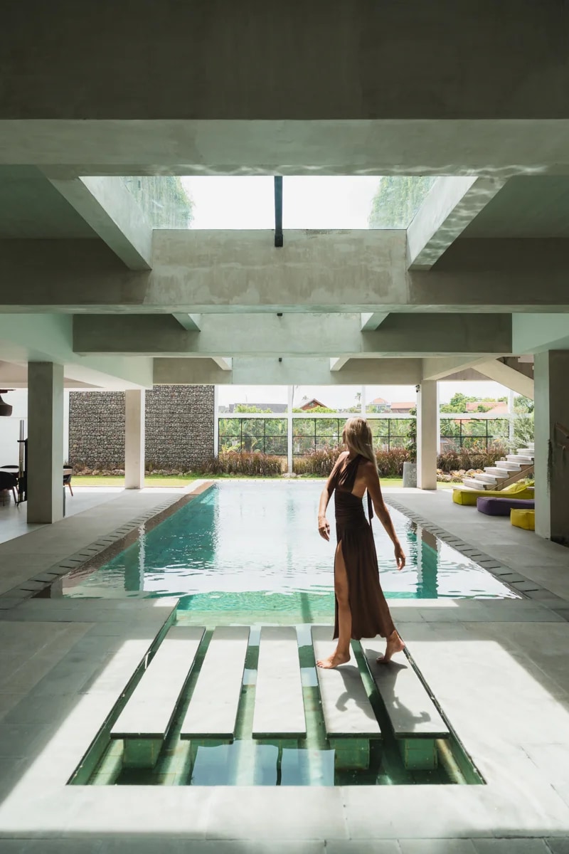 4 Bedrooms Luxury Industrial Villa