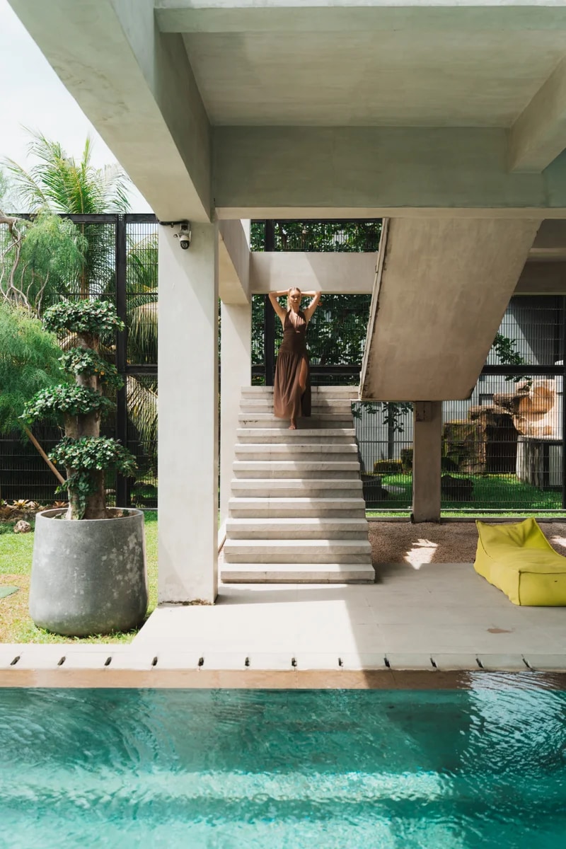 4 Bedrooms Luxury Industrial Villa
