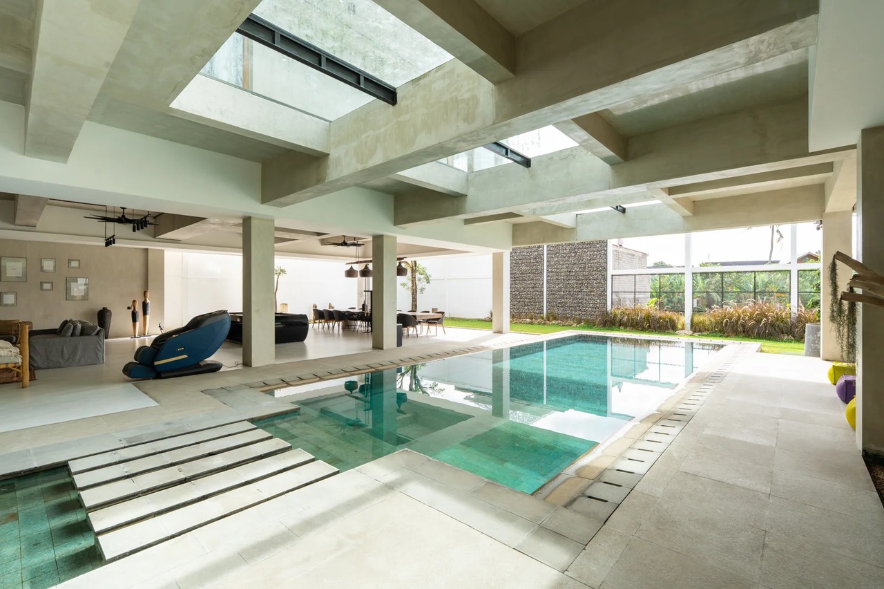 4 Bedrooms Luxury Industrial Villa