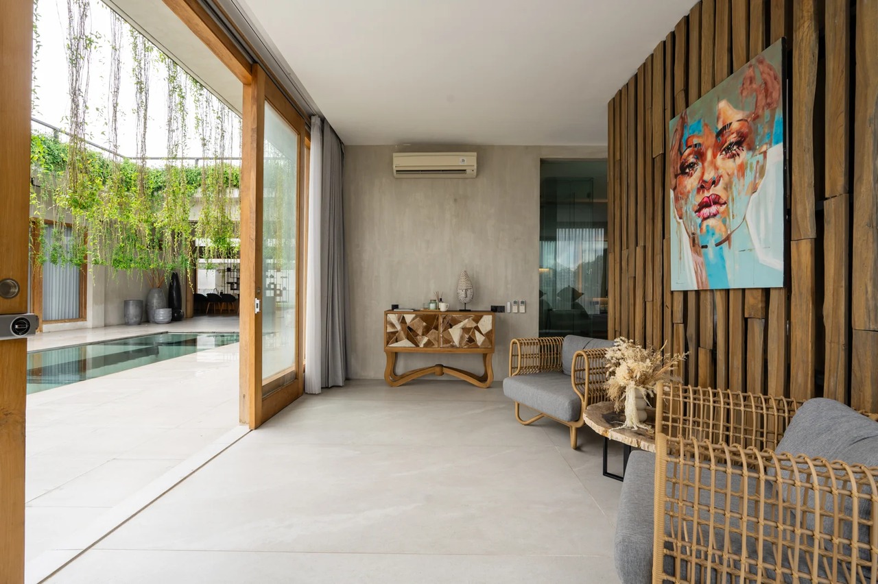4 Bedrooms Luxury Industrial Villa