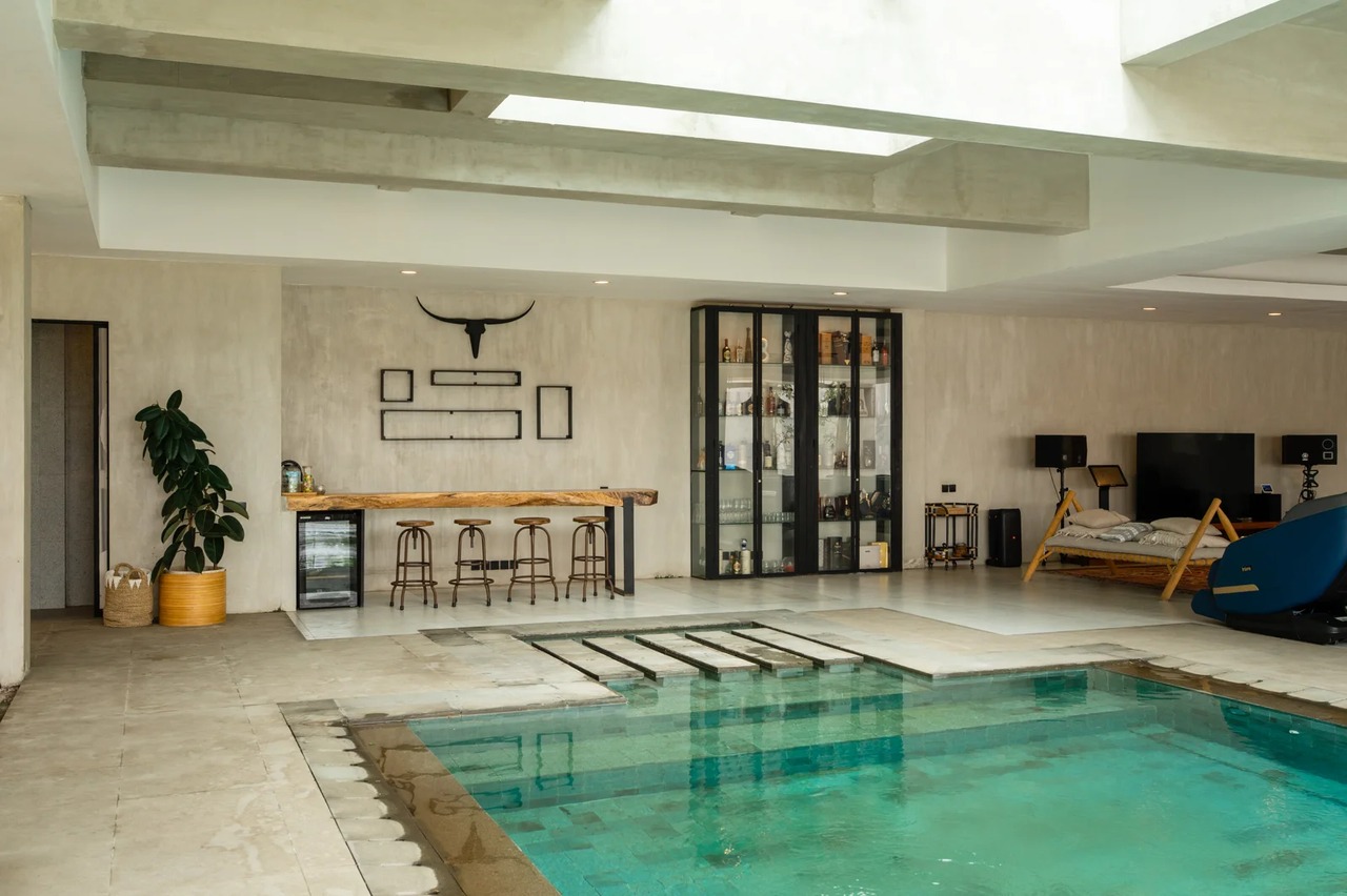 4 Bedrooms Luxury Industrial Villa