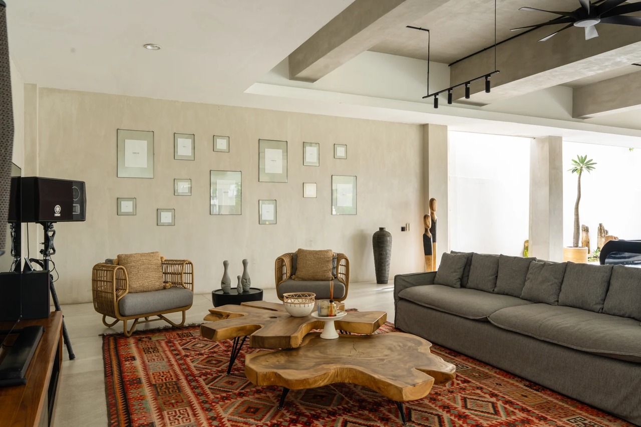 4 Bedrooms Luxury Industrial Villa