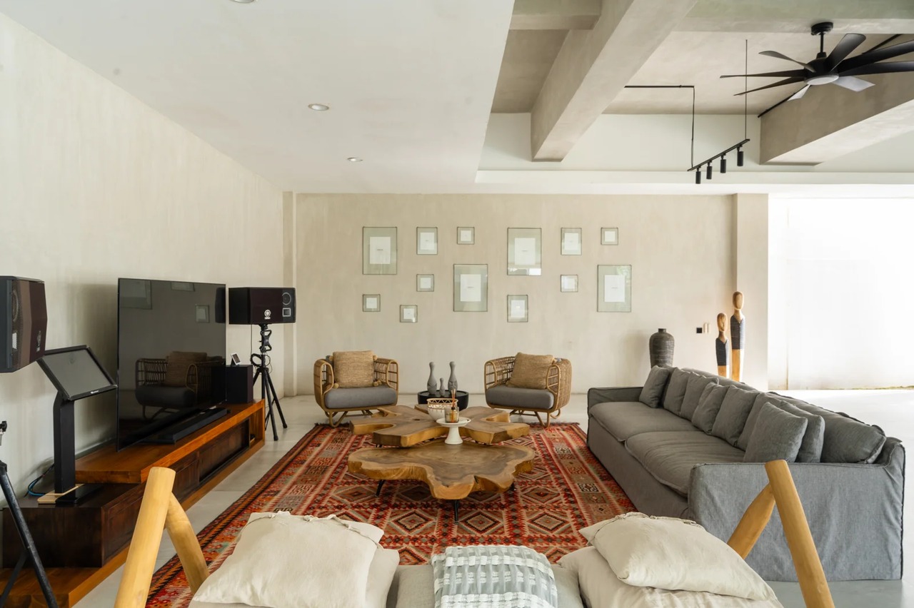 4 Bedrooms Luxury Industrial Villa