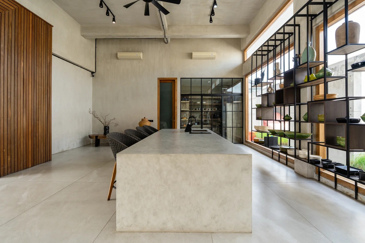4 Bedrooms Luxury Industrial Villa