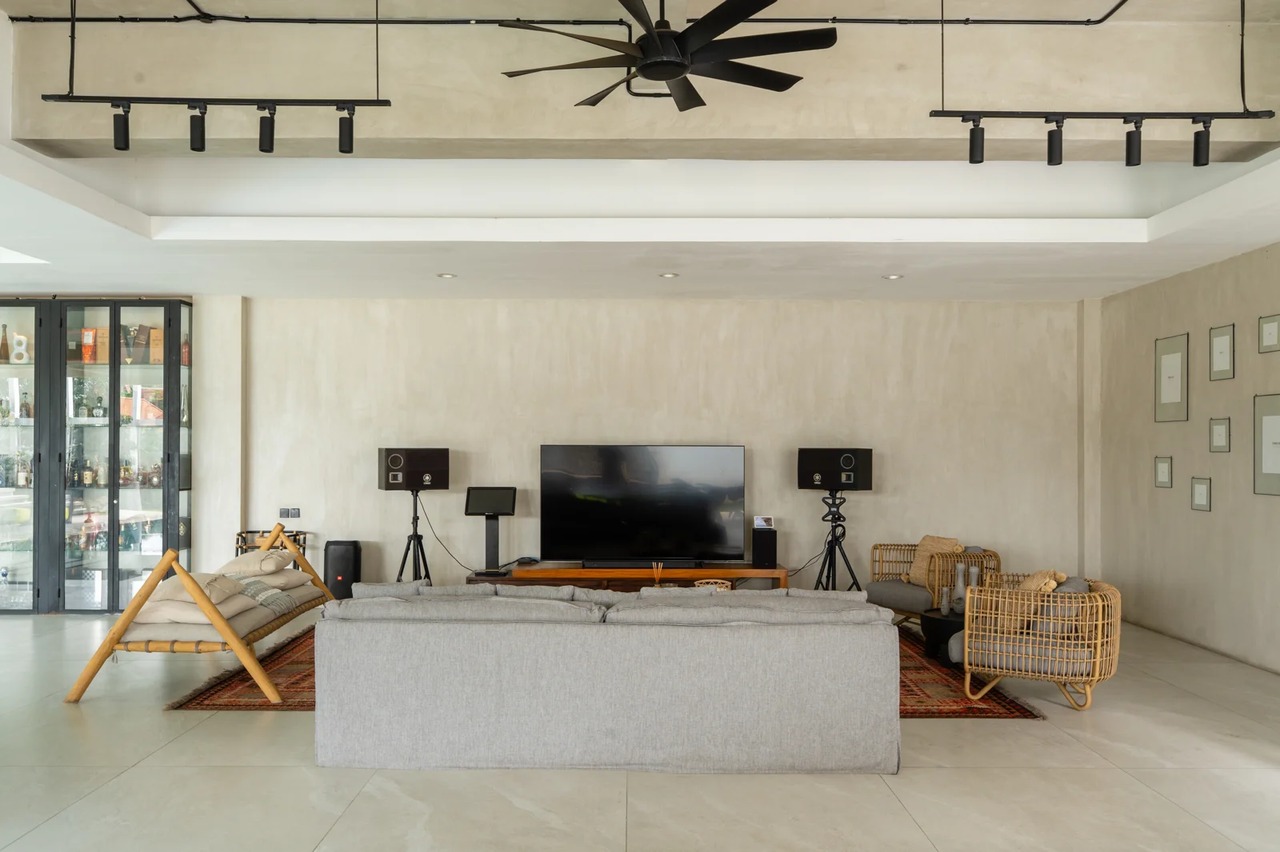 4 Bedrooms Luxury Industrial Villa