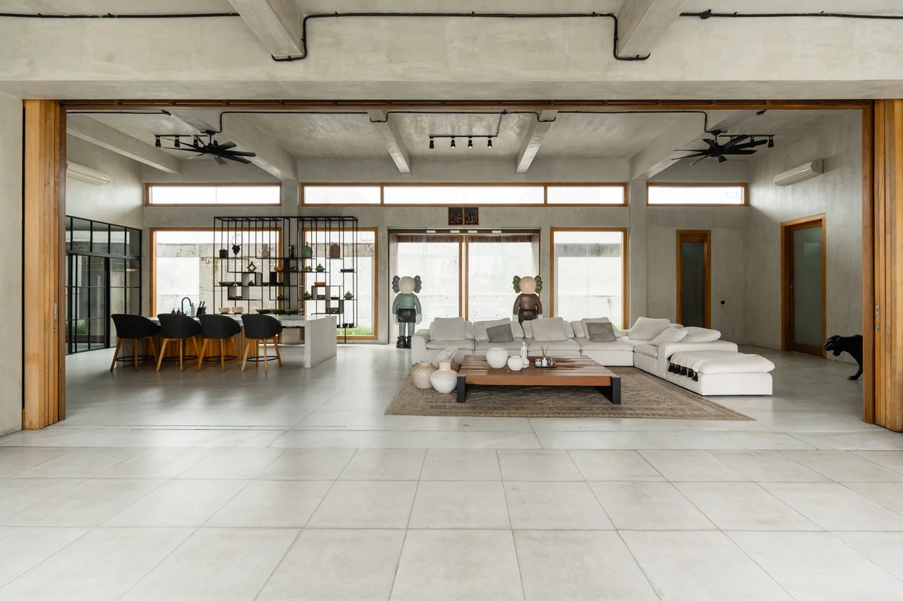 4 Bedrooms Luxury Industrial Villa