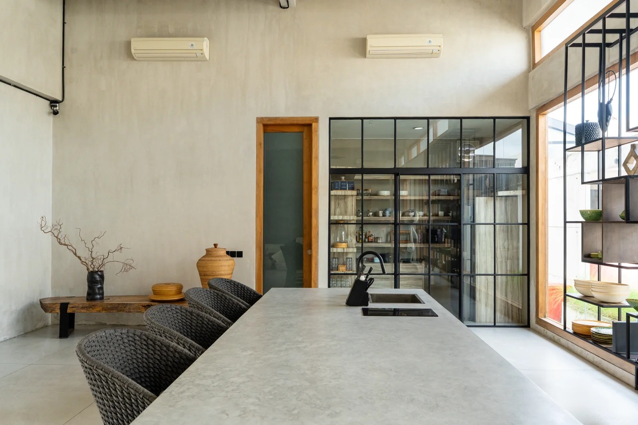 4 Bedrooms Luxury Industrial Villa