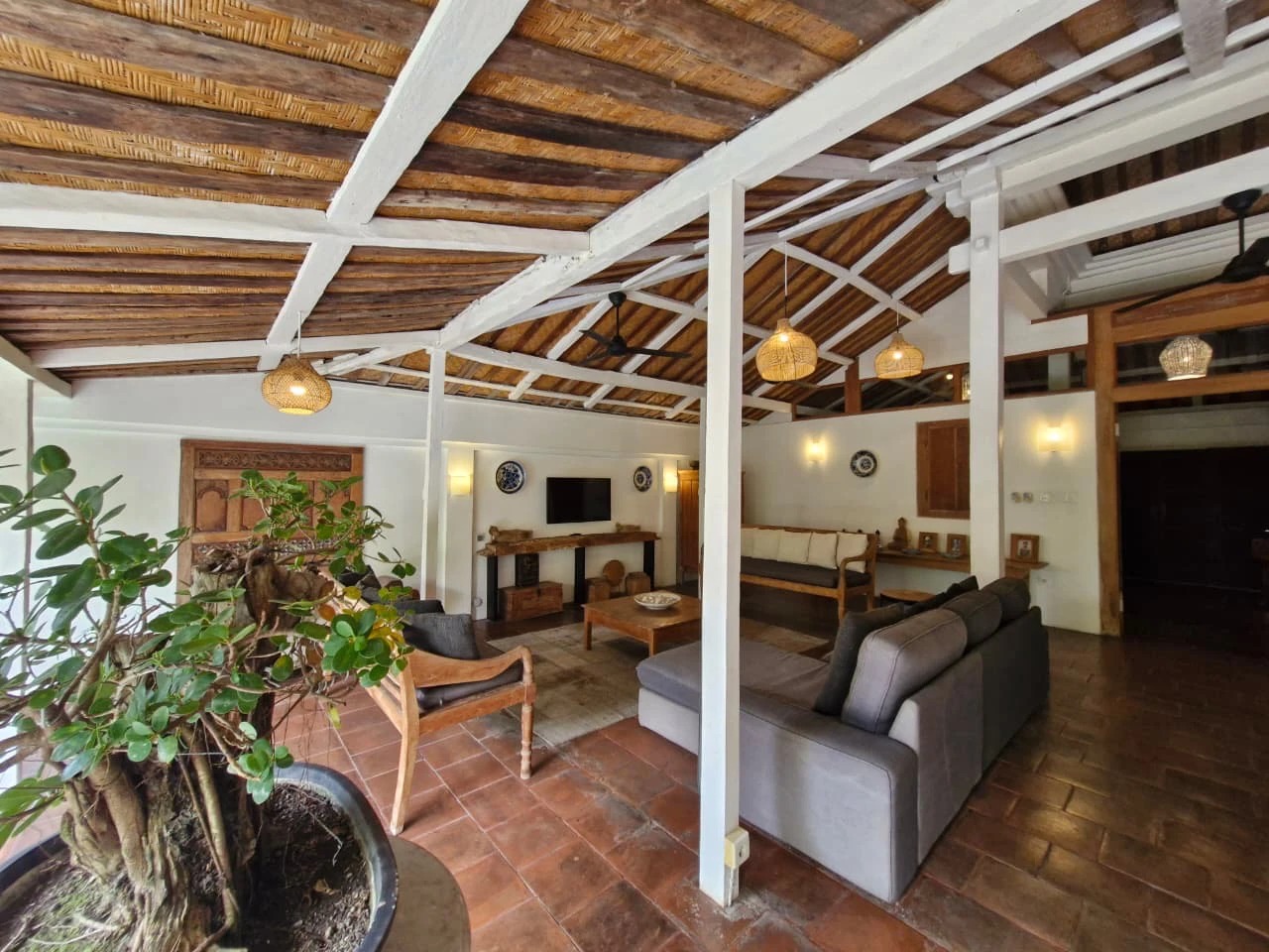 Unique Joglo villa for Rent in babakan 