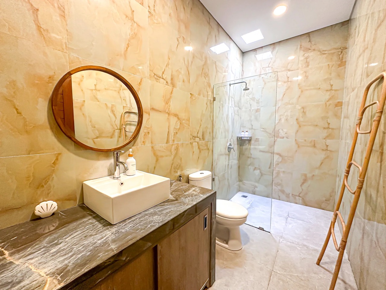 MODERN–TROPICAL 2BR VILLA DIANE