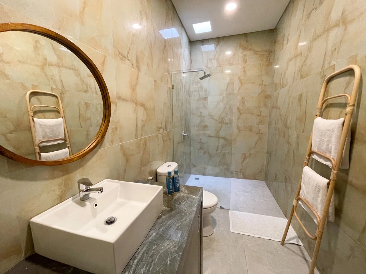 MODERN–TROPICAL 2BR VILLA DIANE