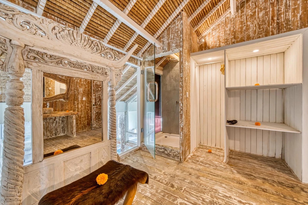 MODERN–TROPICAL 4BR VILLA | LEASEHOLD 