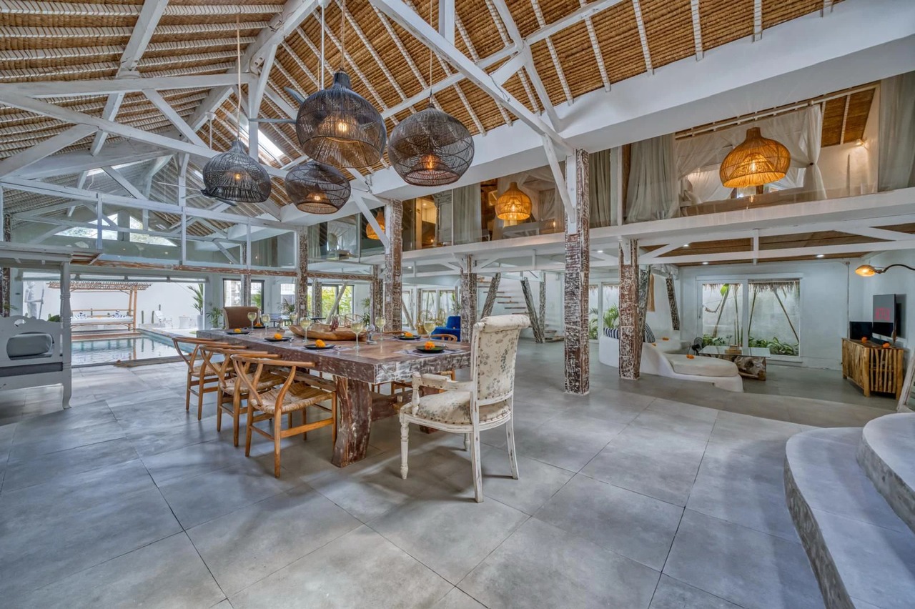 MODERN–TROPICAL 4BR VILLA | LEASEHOLD 