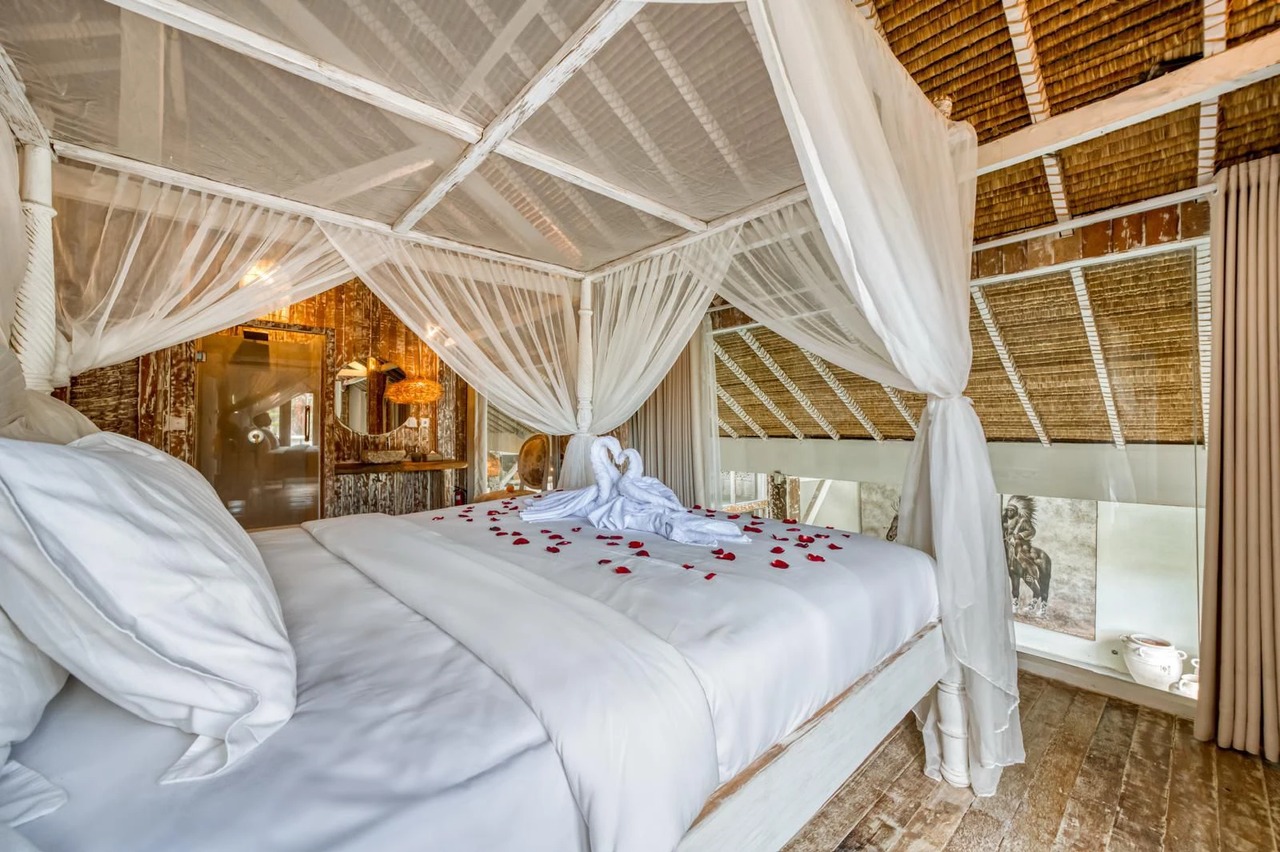 MODERN–TROPICAL 4BR VILLA | LEASEHOLD 