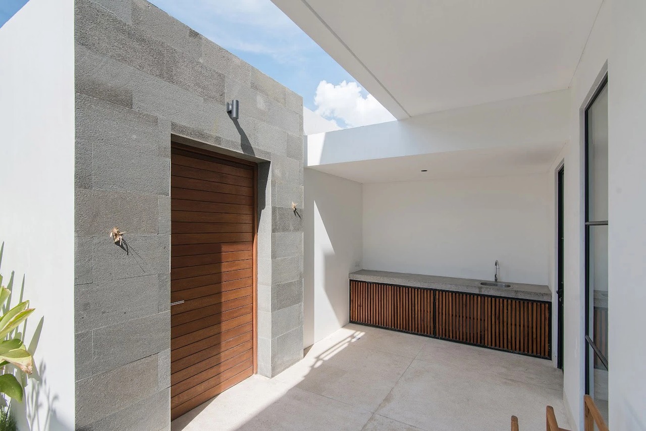 4 BEDROOM VILLA IN BUMBAK, IDR 75 MILL