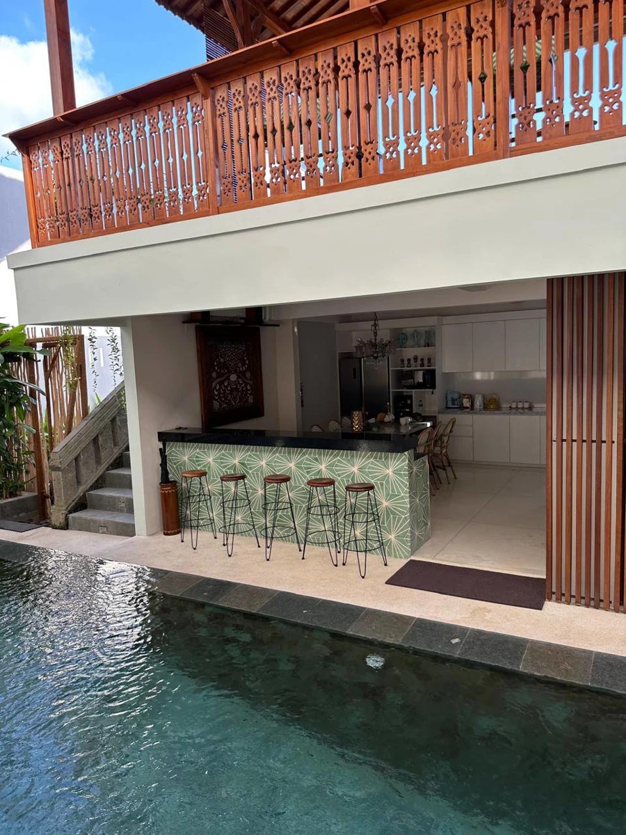 4 BEDROOM VILLA IN BATUBOLONG