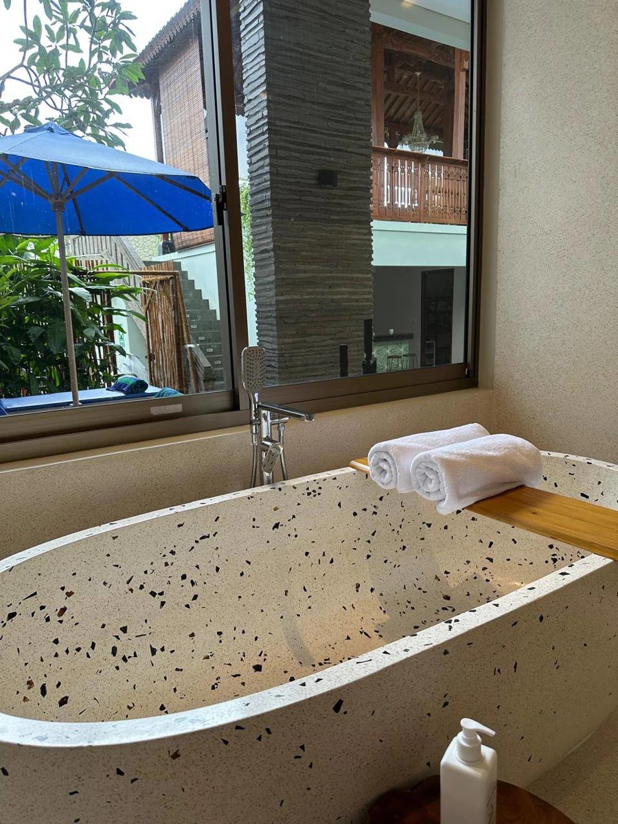 4 BEDROOM VILLA IN BATUBOLONG