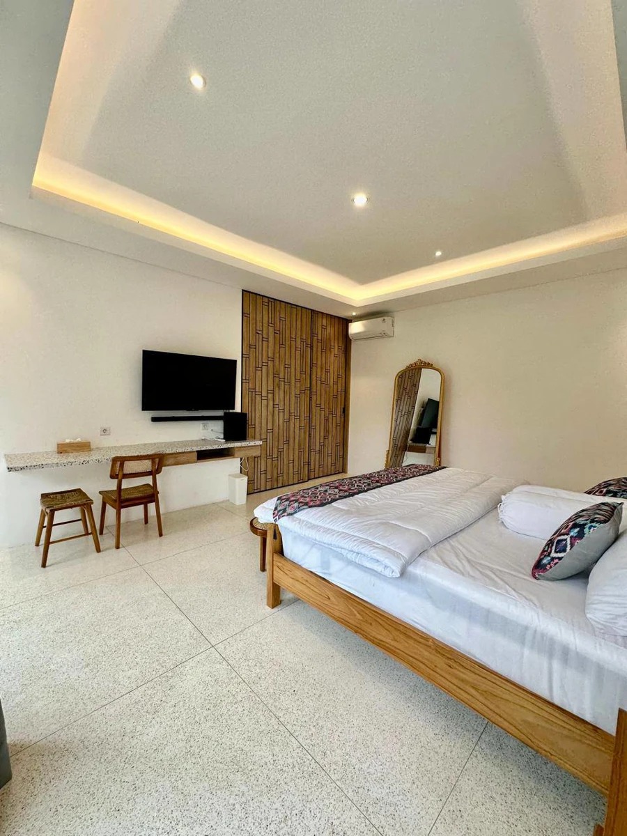 4 BEDROOM VILLA IN BATUBOLONG