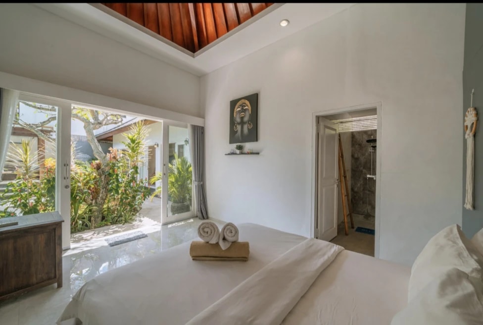 Elegant 3BR Villa w/ Pool & Rooftop