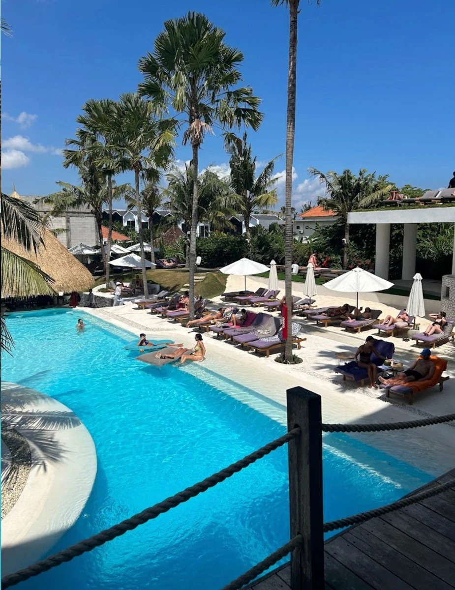 Bar and Room for sale hotels resort vill