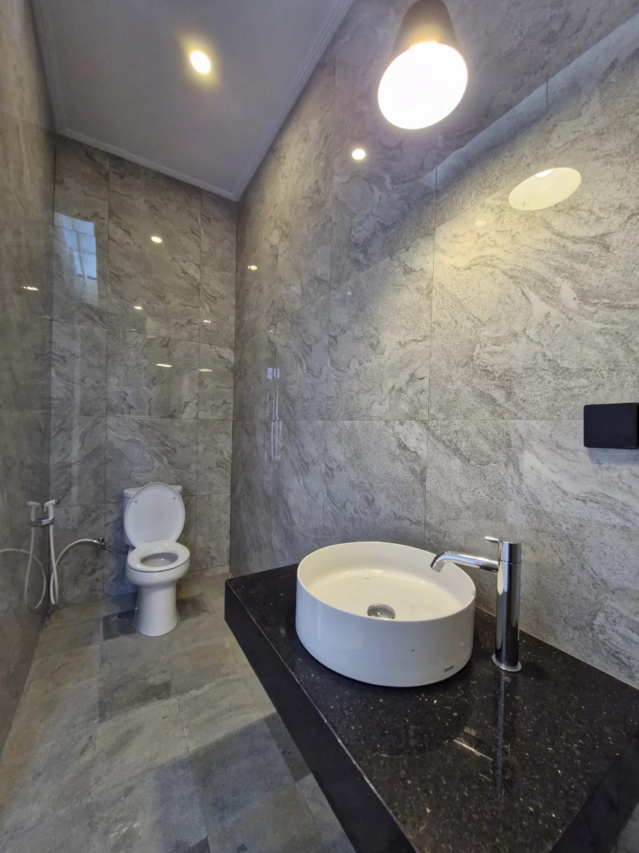 Brand New Villa For Yearly Rent, Padonan