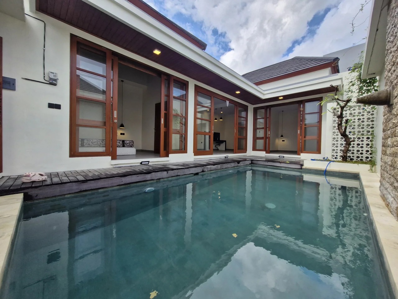 Brand New Villa For Yearly Rent, Padonan