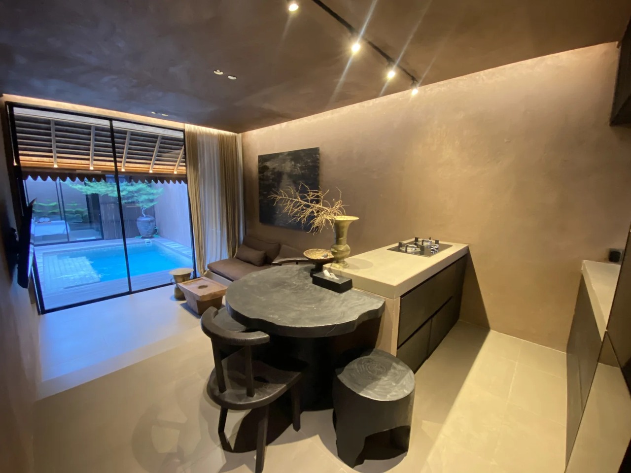 2BR Villa with Romantic Design!
