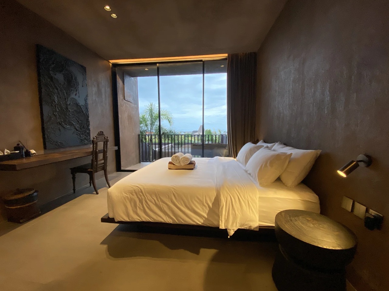 2BR Villa with Romantic Design!